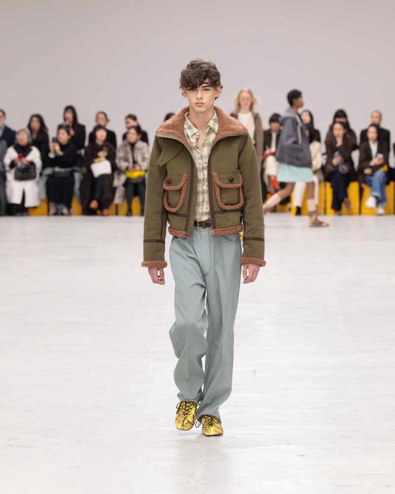 Onitsuka Tiger explora un armario liminal para fw26