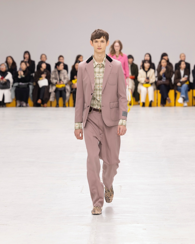 Onitsuka Tiger explora un armario liminal para fw26