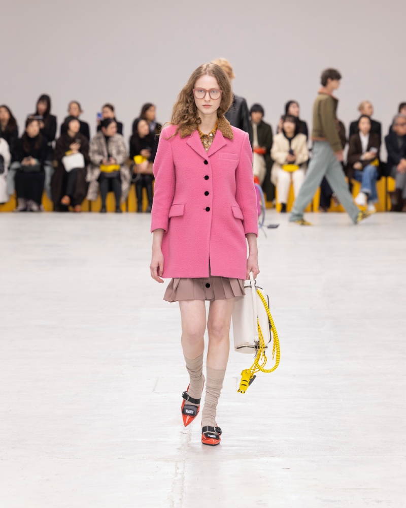 Onitsuka Tiger explora un armario liminal para fw26