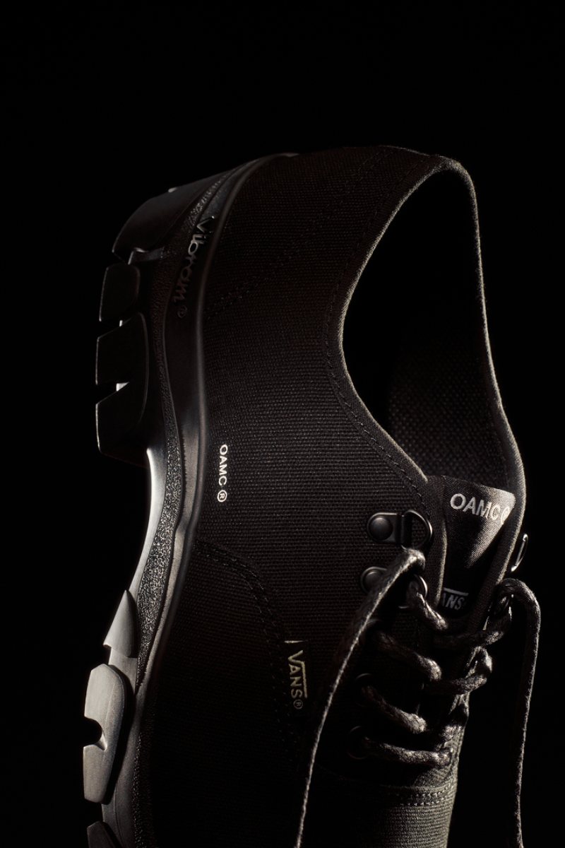 OAMC reinventa dos iconos de Vans con un look militar