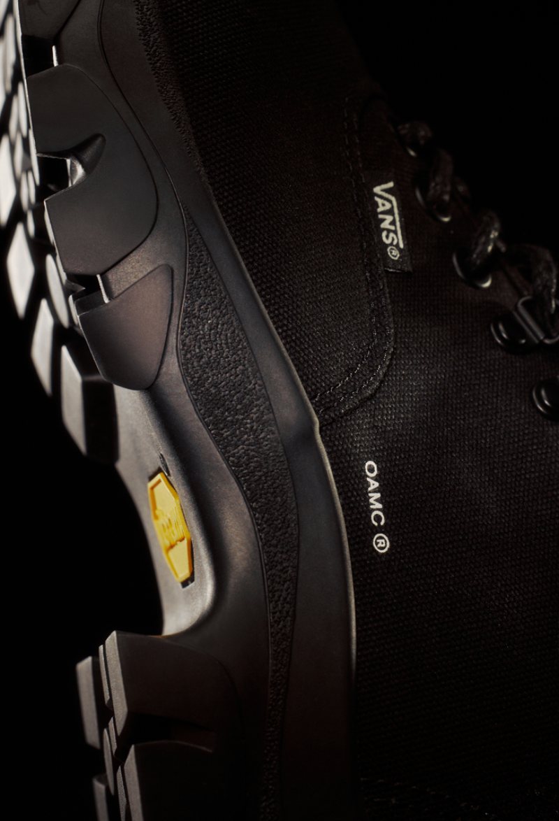 OAMC reinventa dos iconos de Vans con un look militar