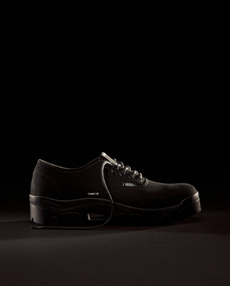 OAMC reinventa dos iconos de Vans con un look militar