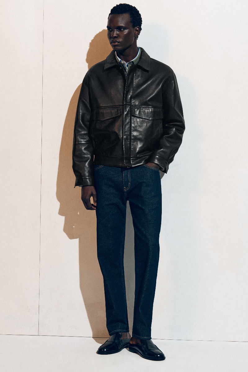 COS retiene su estilo minimalista en los denim de tendencia