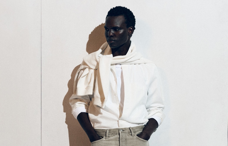 COS retiene su estilo minimalista en los denim de tendencia