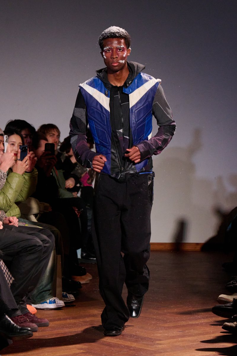 Plngns expande su armario vanguardista y upcycled para fw26