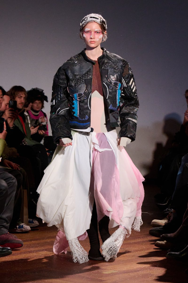 Plngns expande su armario vanguardista y upcycled para fw26