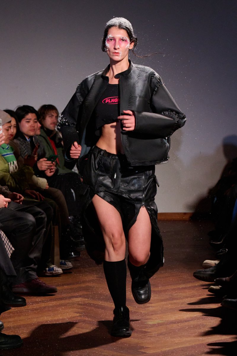 Plngns expande su armario vanguardista y upcycled para fw26