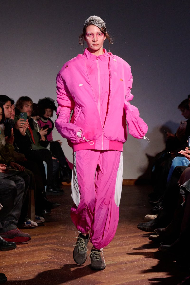 Plngns expande su armario vanguardista y upcycled para fw26