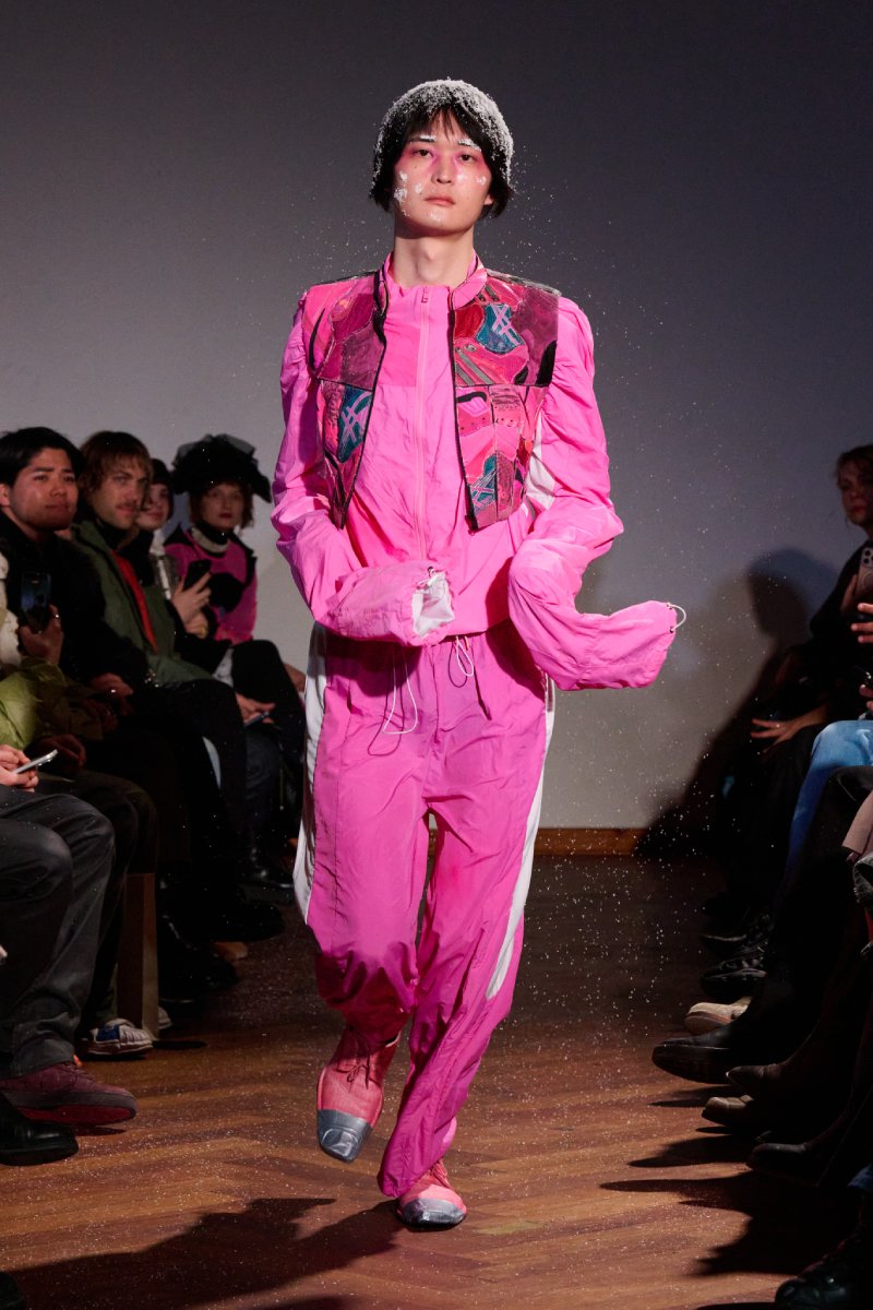 Plngns expande su armario vanguardista y upcycled para fw26