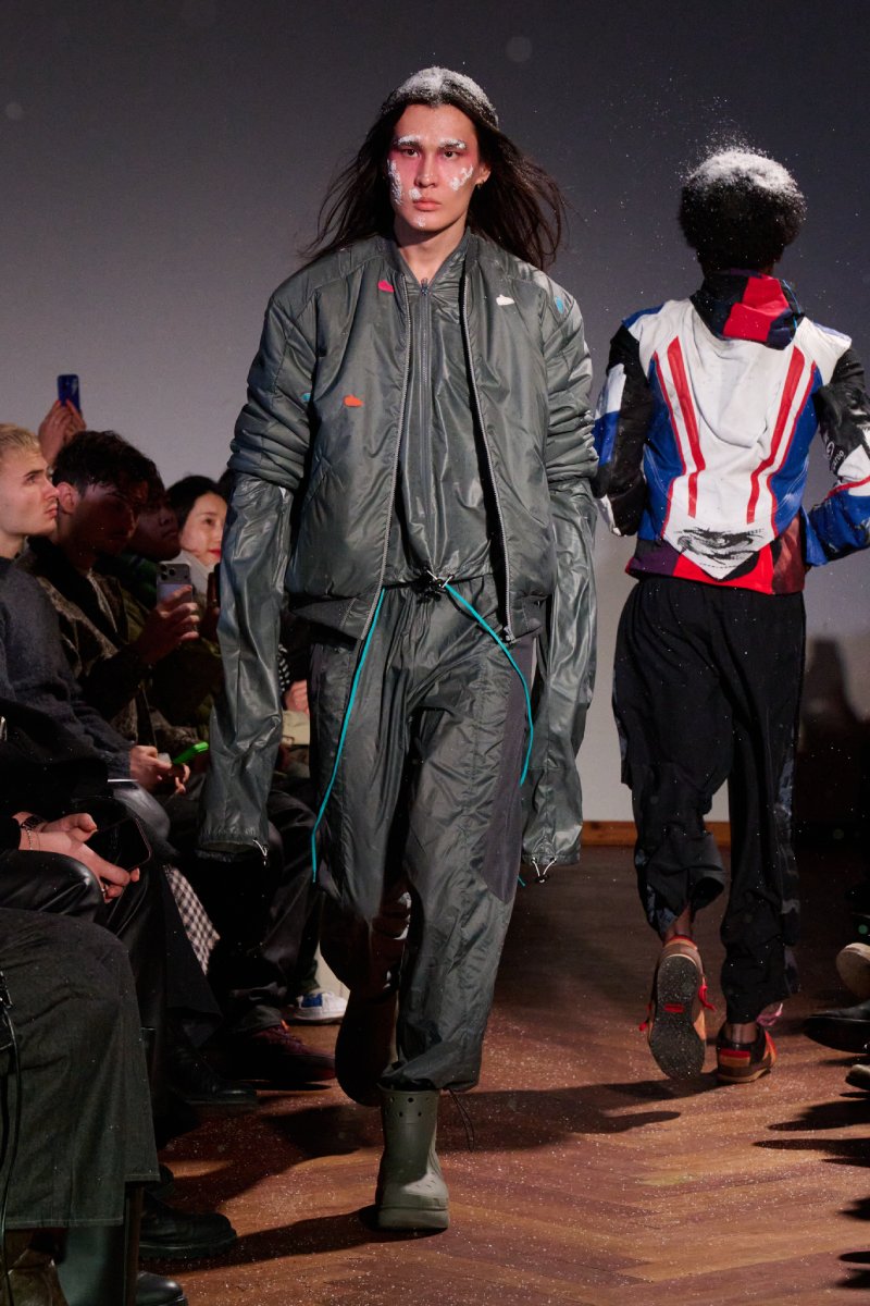 Plngns expande su armario vanguardista y upcycled para fw26