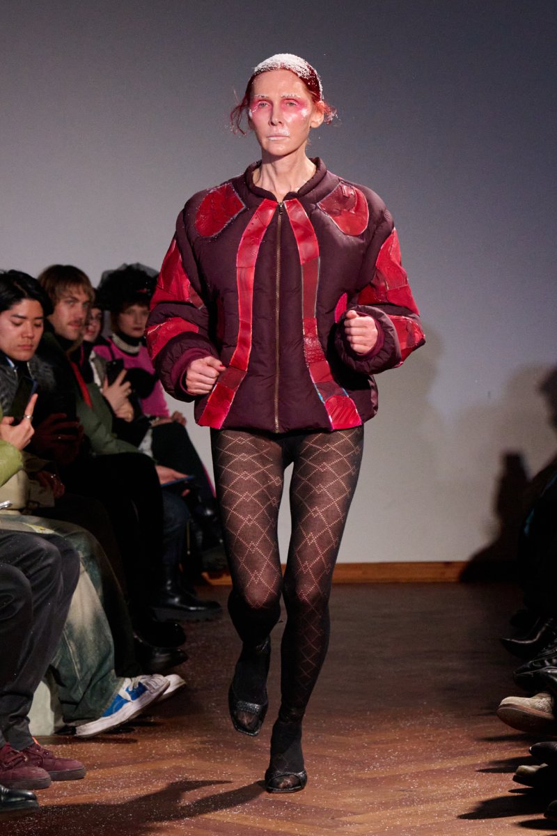 Plngns expande su armario vanguardista y upcycled para fw26