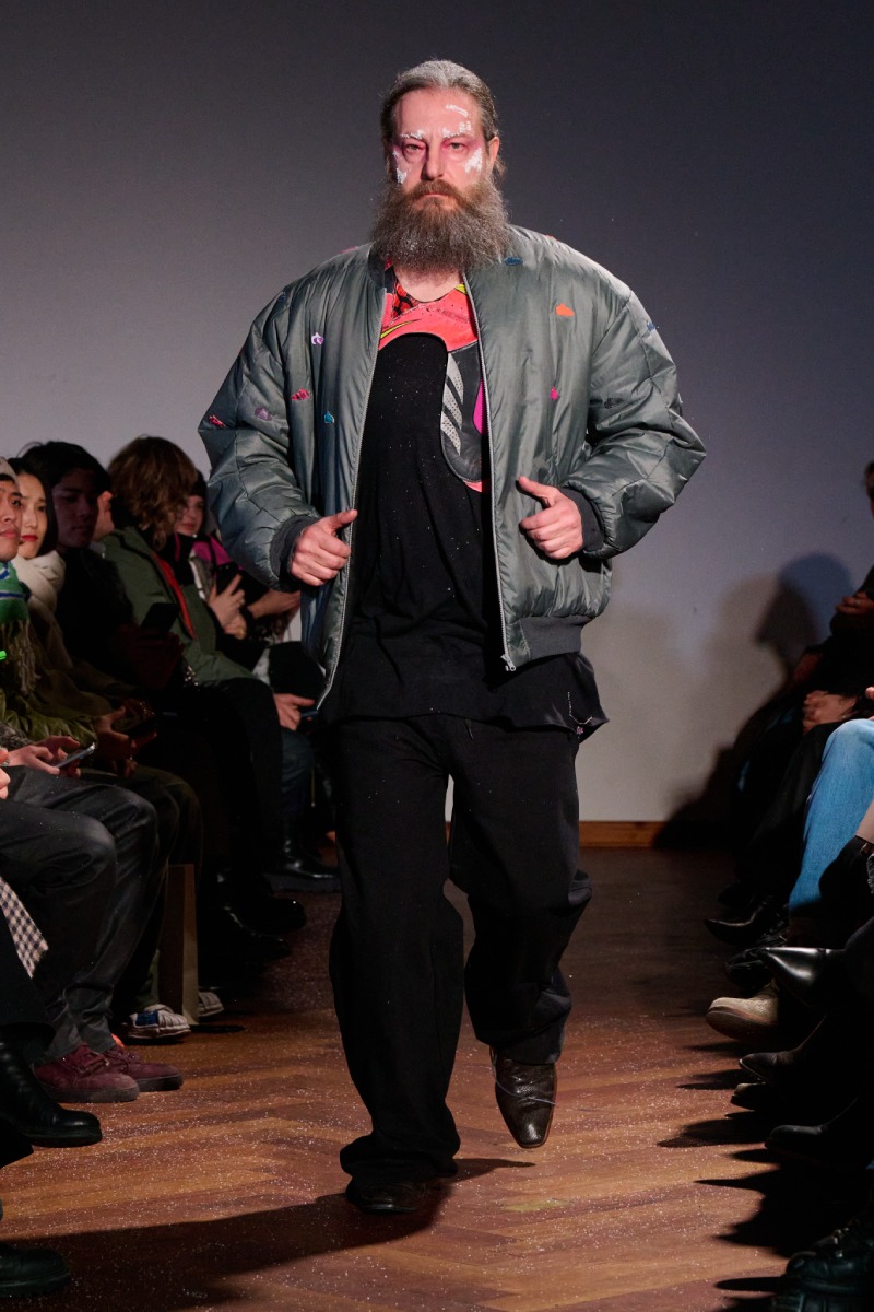 Plngns expande su armario vanguardista y upcycled para fw26