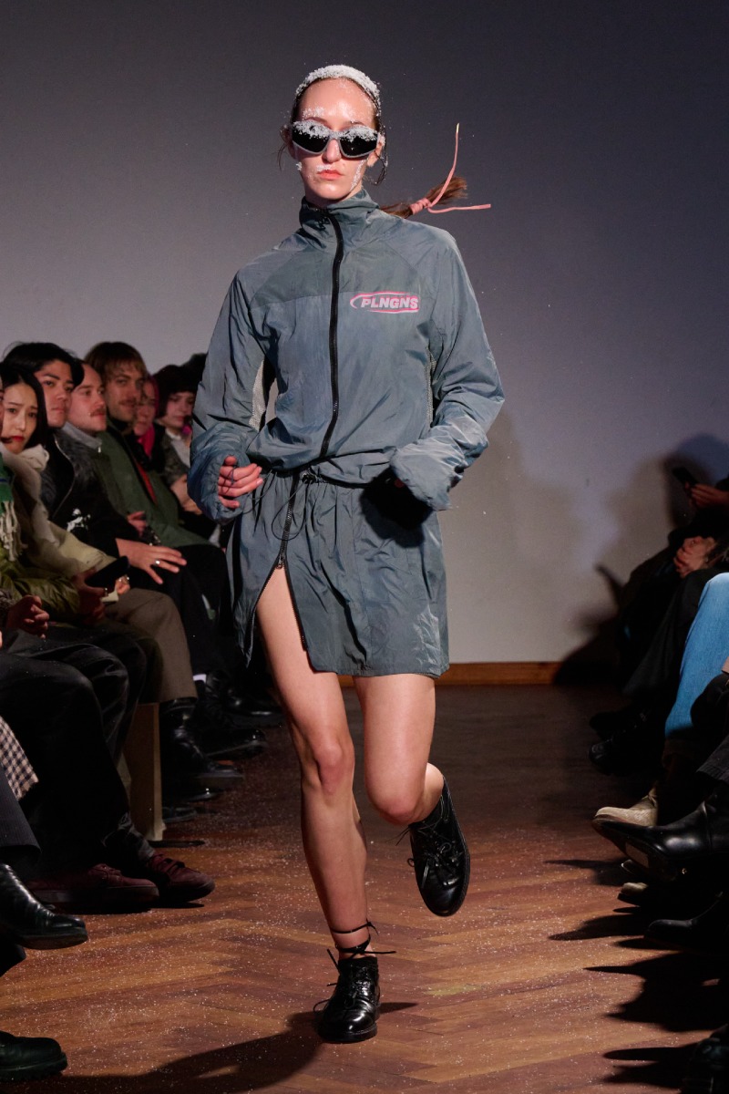 Plngns expande su armario vanguardista y upcycled para fw26