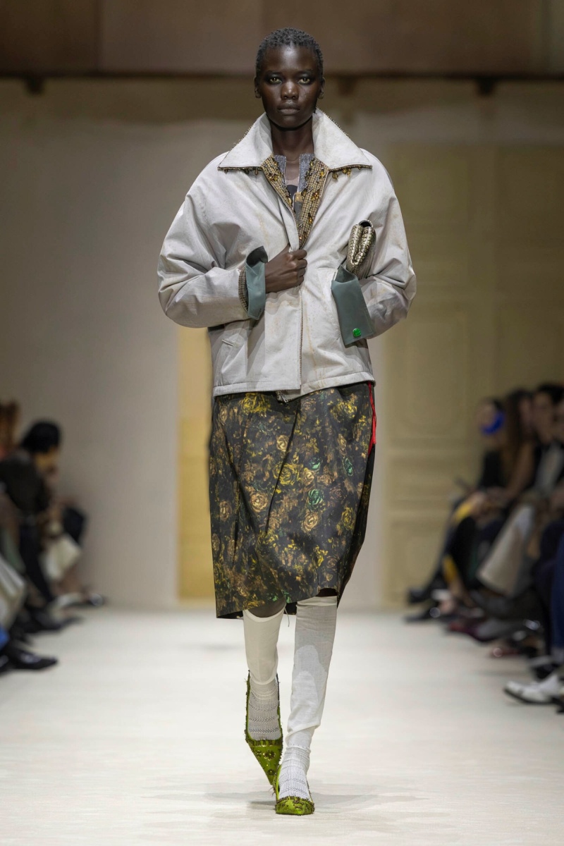 Prada hace un estudio de la mujer y el layering para fw26