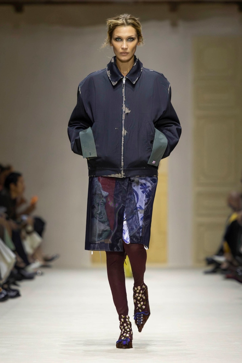 Prada hace un estudio de la mujer y el layering para fw26