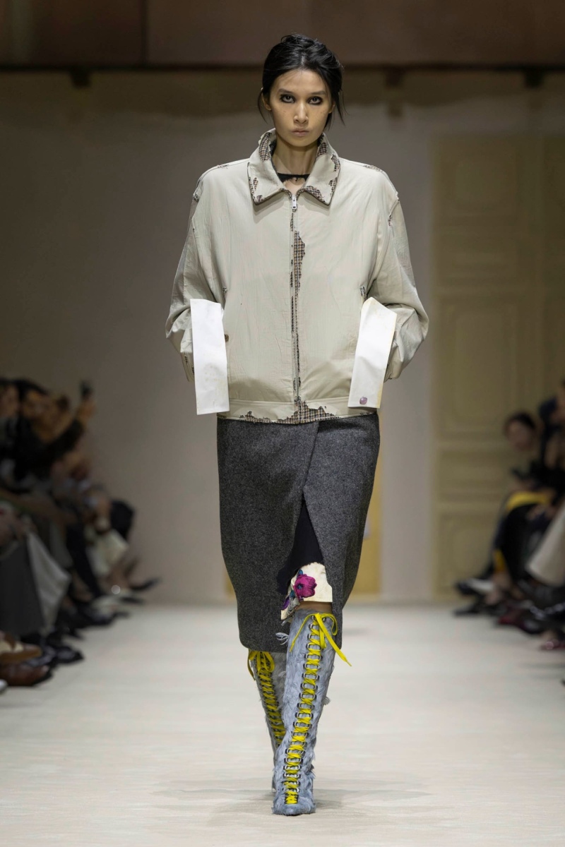 Prada hace un estudio de la mujer y el layering para fw26