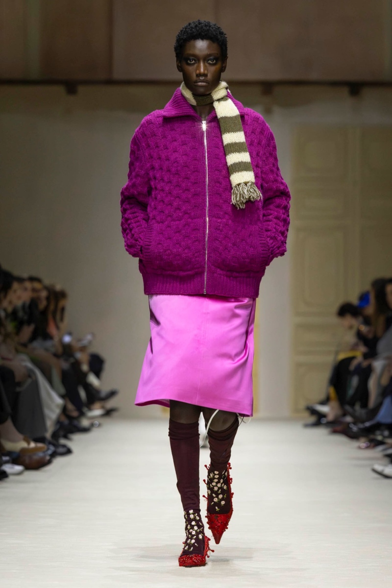 Prada hace un estudio de la mujer y el layering para fw26