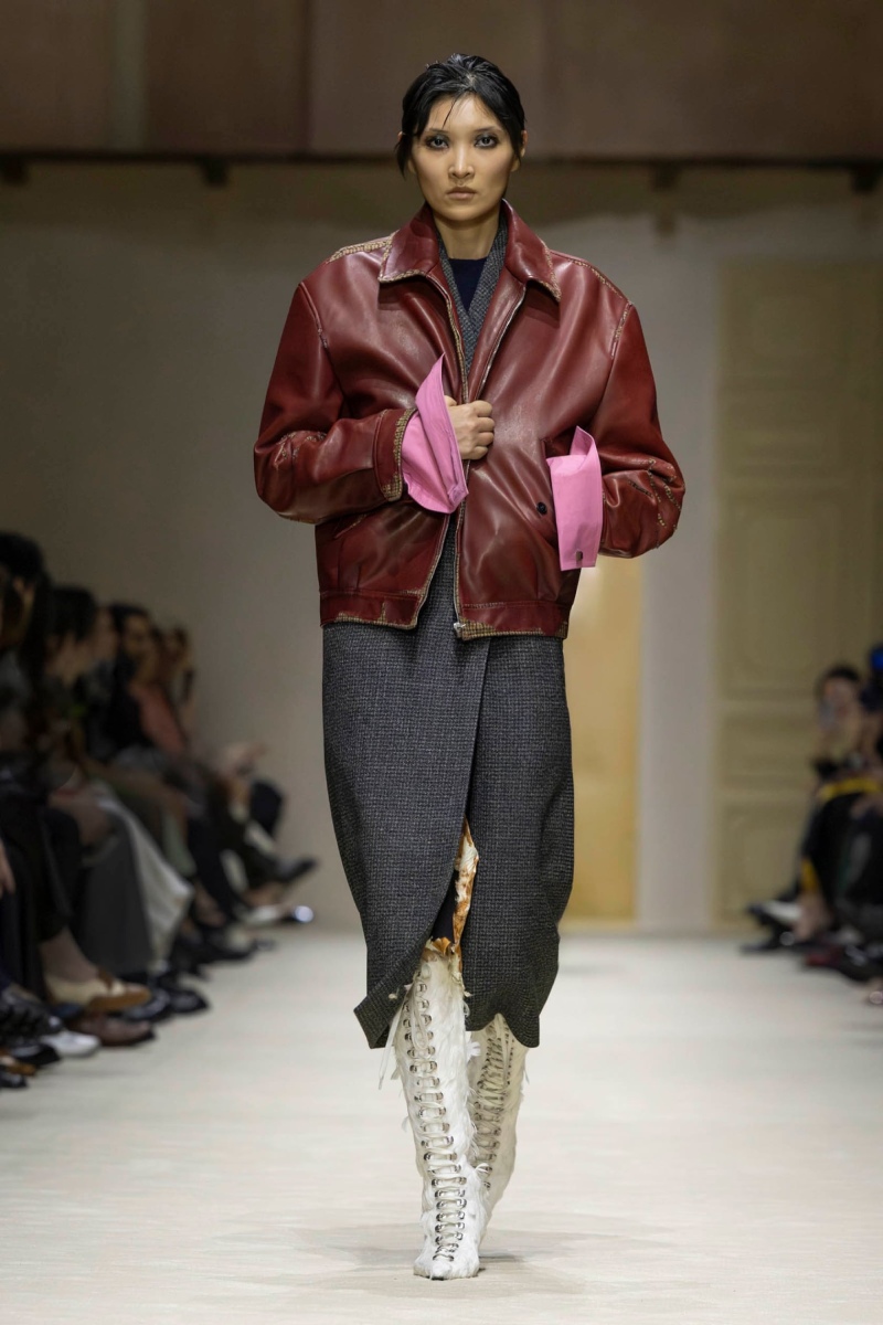 Prada hace un estudio de la mujer y el layering para fw26