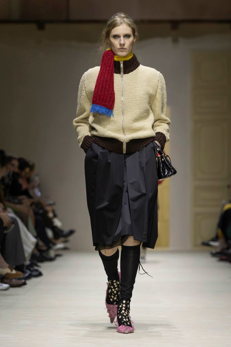 Prada hace un estudio de la mujer y el layering para fw26