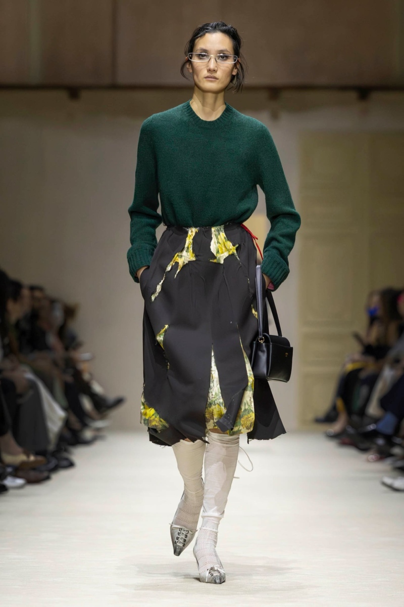 Prada hace un estudio de la mujer y el layering para fw26