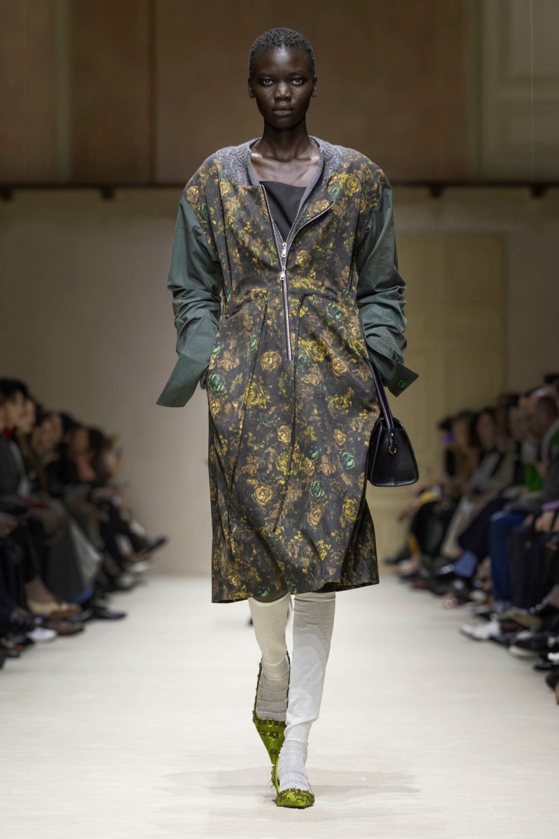 Prada hace un estudio de la mujer y el layering para fw26