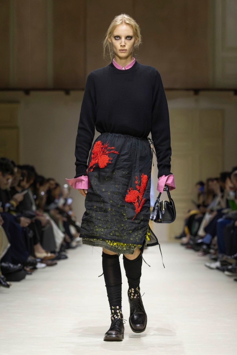 Prada hace un estudio de la mujer y el layering para fw26