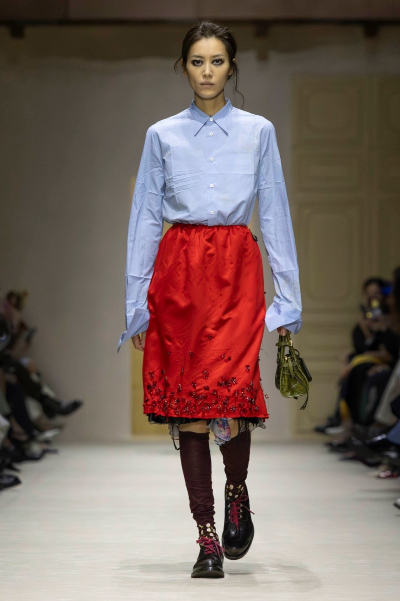 Prada hace un estudio de la mujer y el layering para fw26