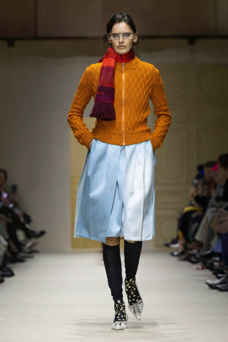 Prada hace un estudio de la mujer y el layering para fw26