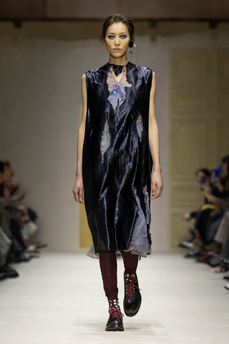 Prada hace un estudio de la mujer y el layering para fw26