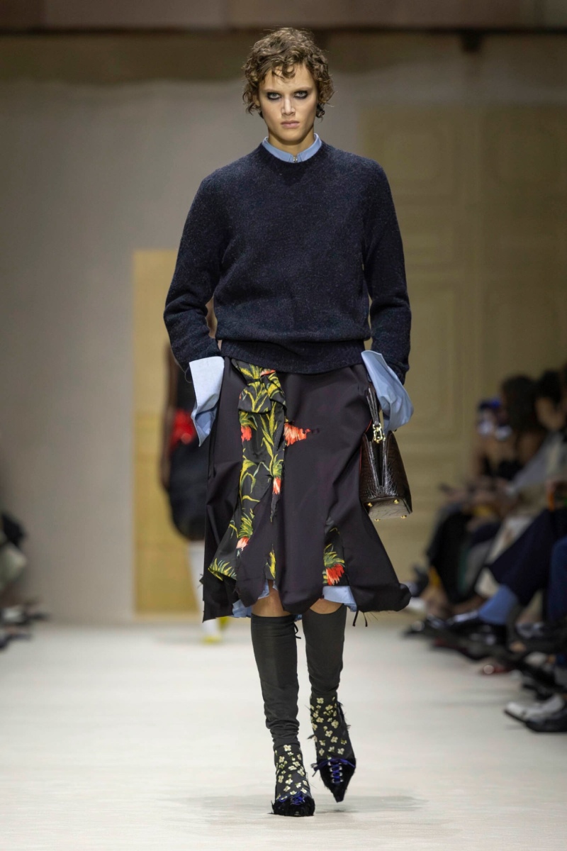 Prada hace un estudio de la mujer y el layering para fw26