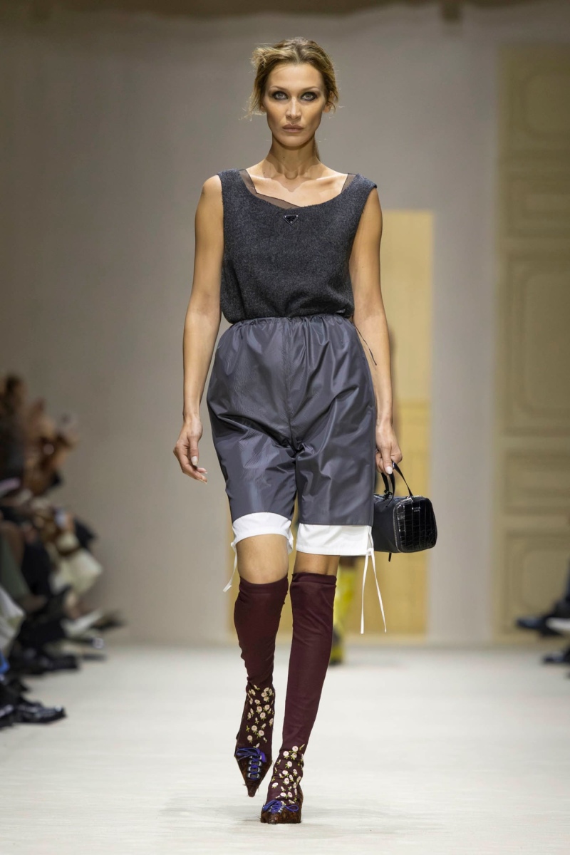 Prada hace un estudio de la mujer y el layering para fw26