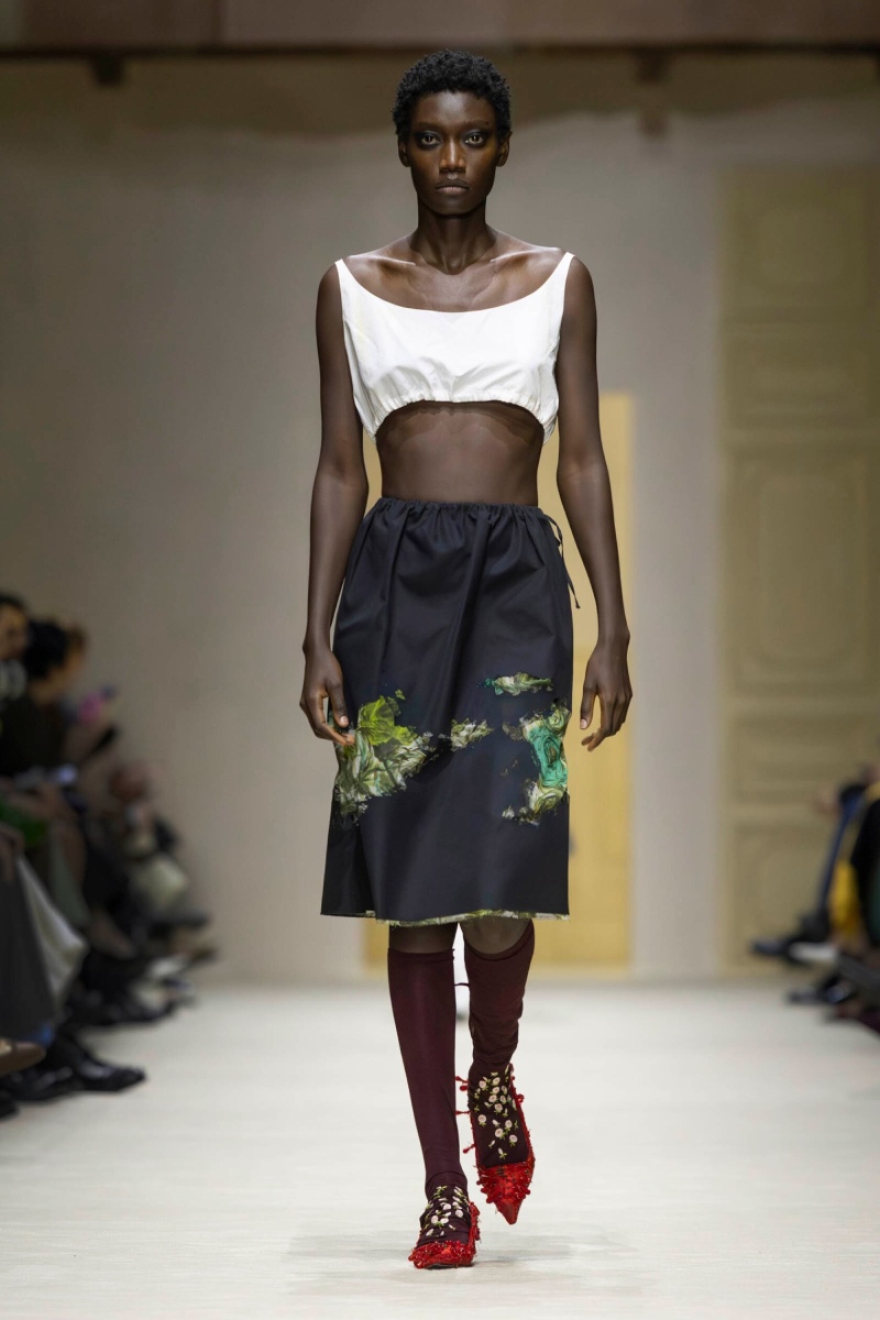 Prada hace un estudio de la mujer y el layering para fw26