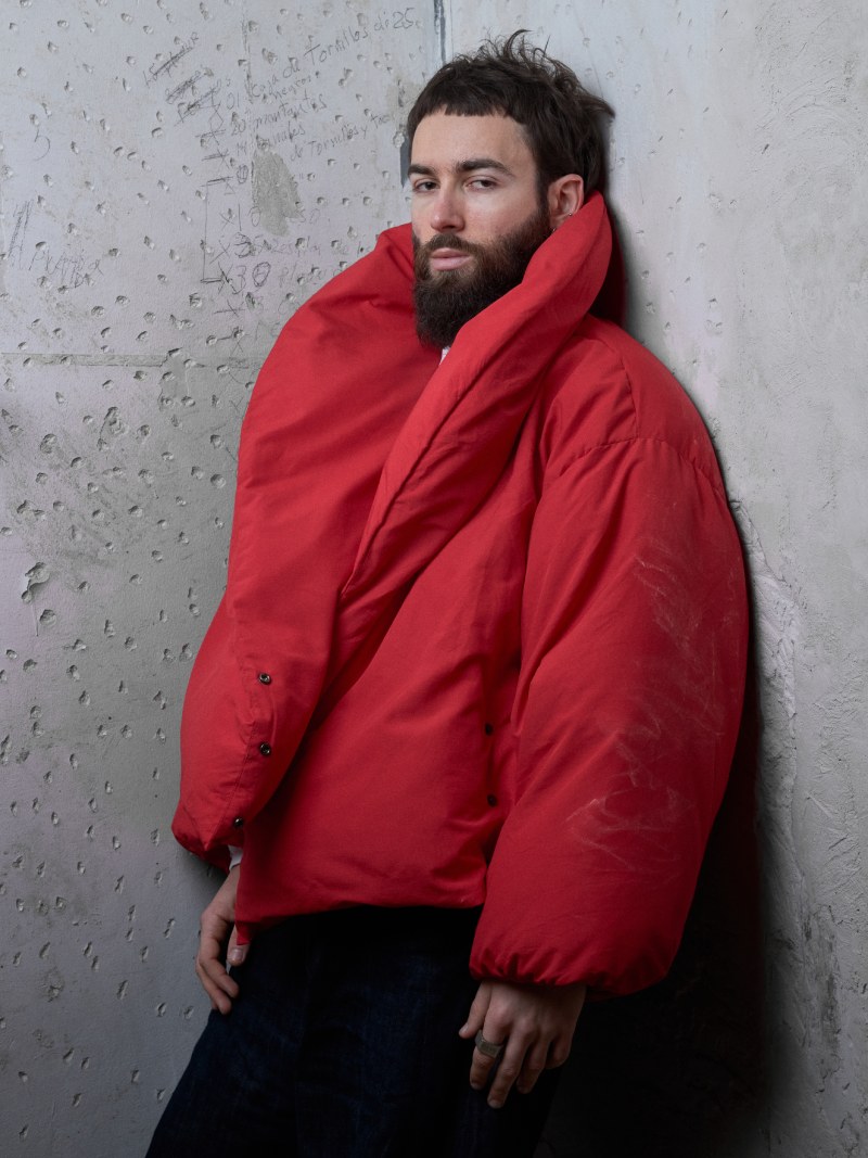 Dame Après Paris eleva su armario con piezas de pasarela