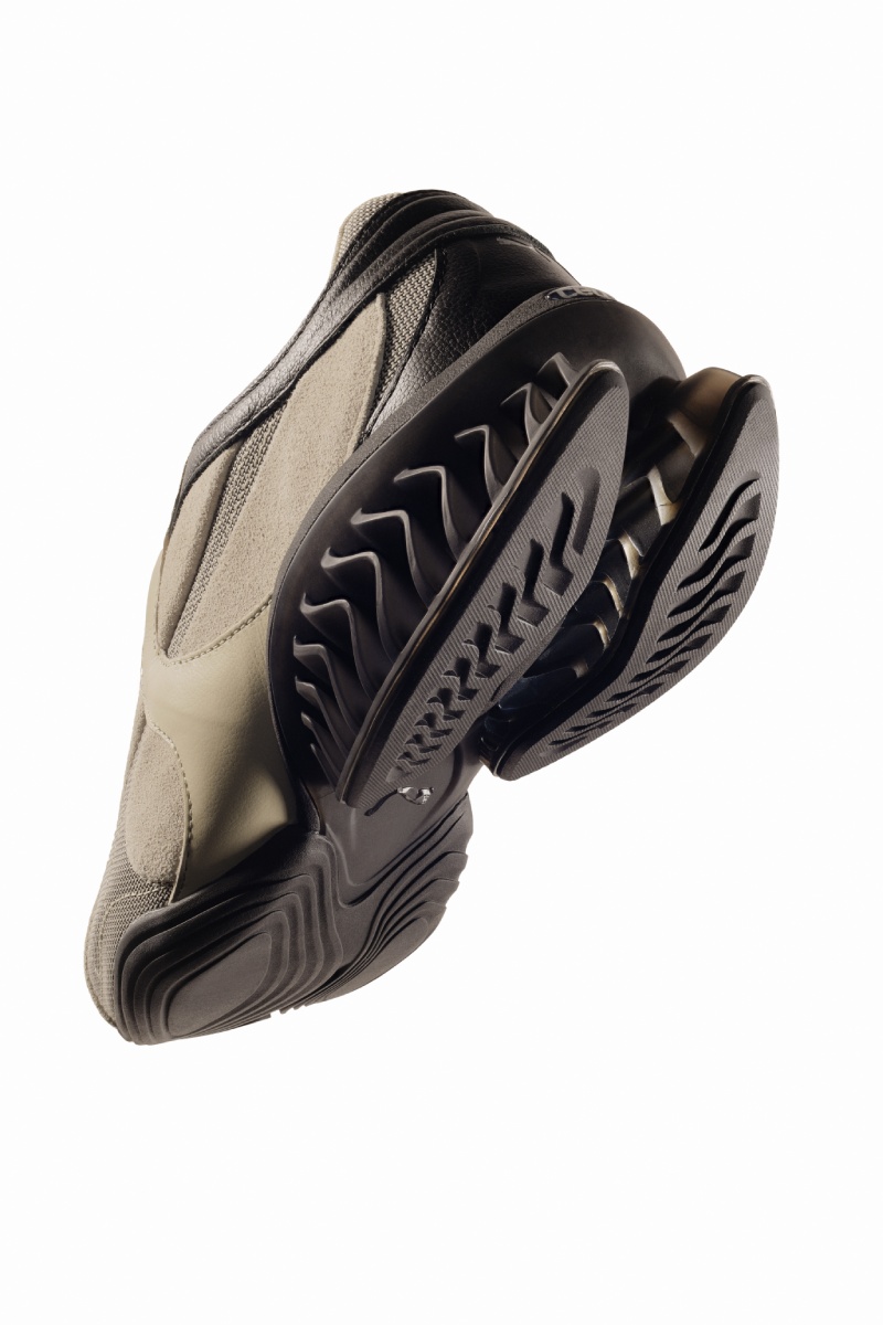 Puma apuesta por el futurismo avant-garde con sus Cell Geo