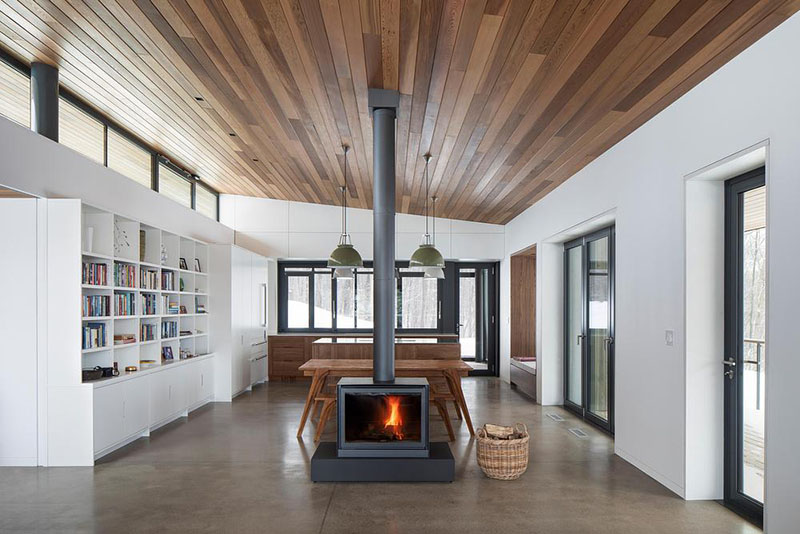 RobitailleCurtis firma una casa abierta al bosque de Quebec