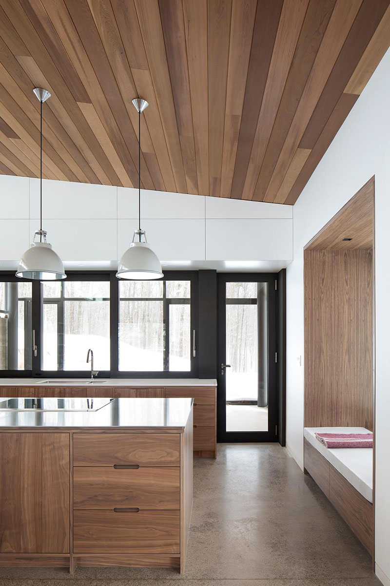 RobitailleCurtis firma una casa abierta al bosque de Quebec