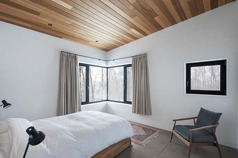 RobitailleCurtis firma una casa abierta al bosque de Quebec