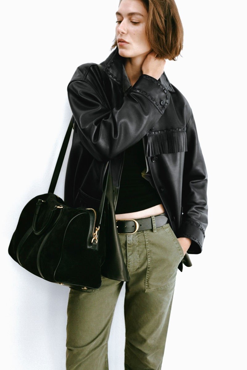 Nili Lotan SS26: el cambio del uniforme a tonos apagados