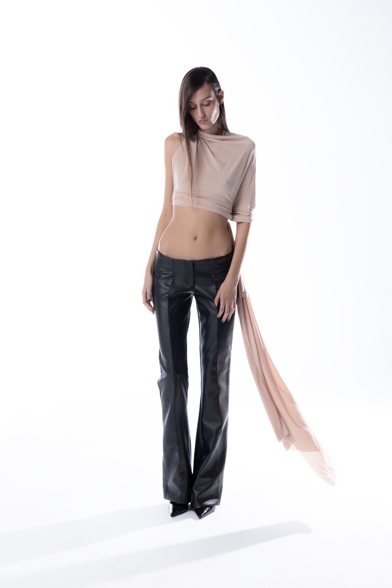 SLV FRR añade una segunda piel con su moda minimalista