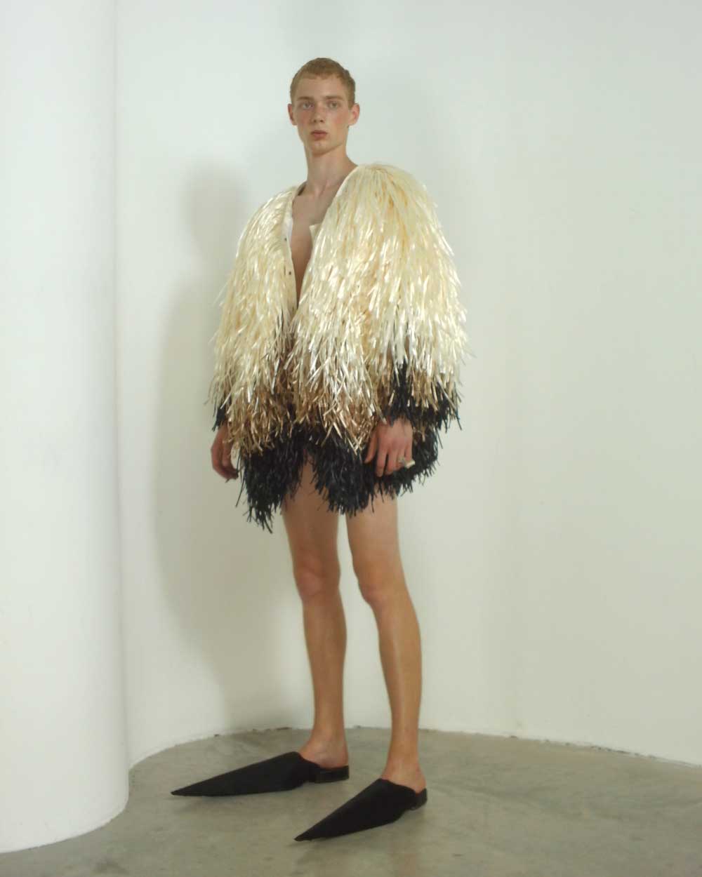 Theo SS26: El surrealismo de Theo Dekan y su adiós al ego