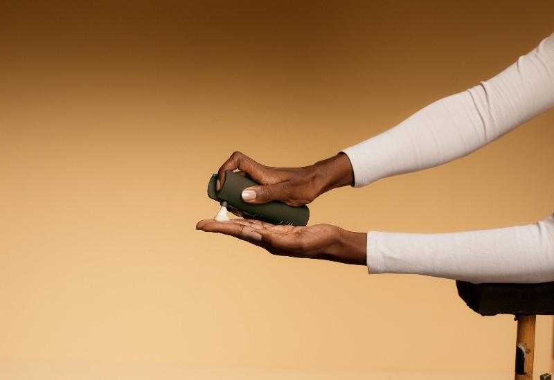 Dyson Amino, la espuma con cafeína para no perder pelo