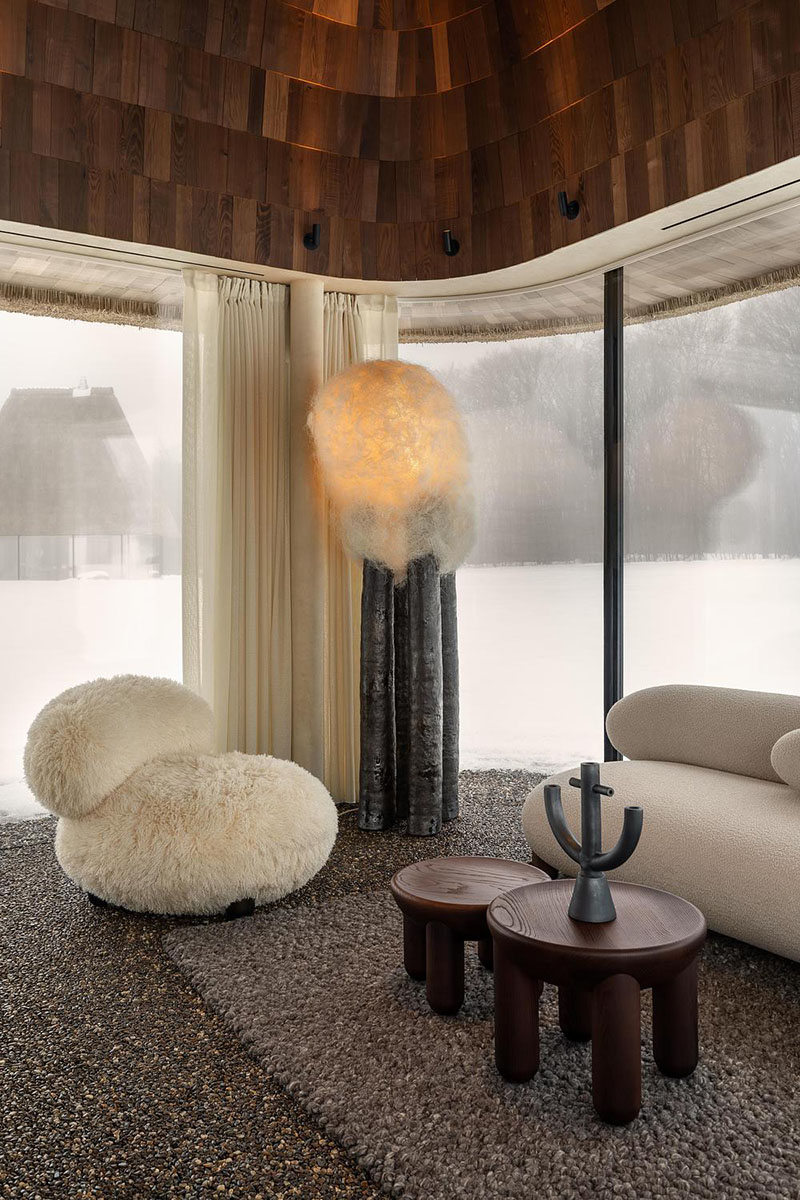 Yod Group hace futuristas cabañas con cubierta de cañizo