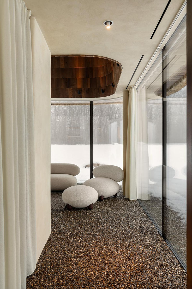 Yod Group hace futuristas cabañas con cubierta de cañizo