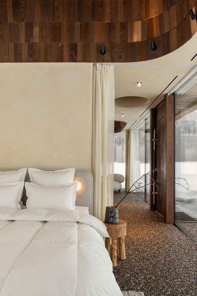 Yod Group hace futuristas cabañas con cubierta de cañizo