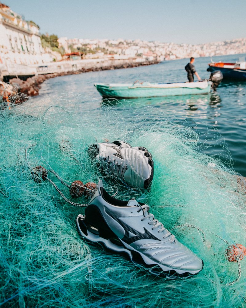 Mizuno reescribe su bloke core con toques de avant-garde