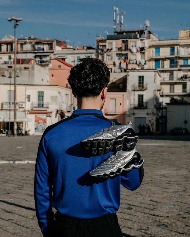Mizuno reescribe su bloke core con toques de avant-garde