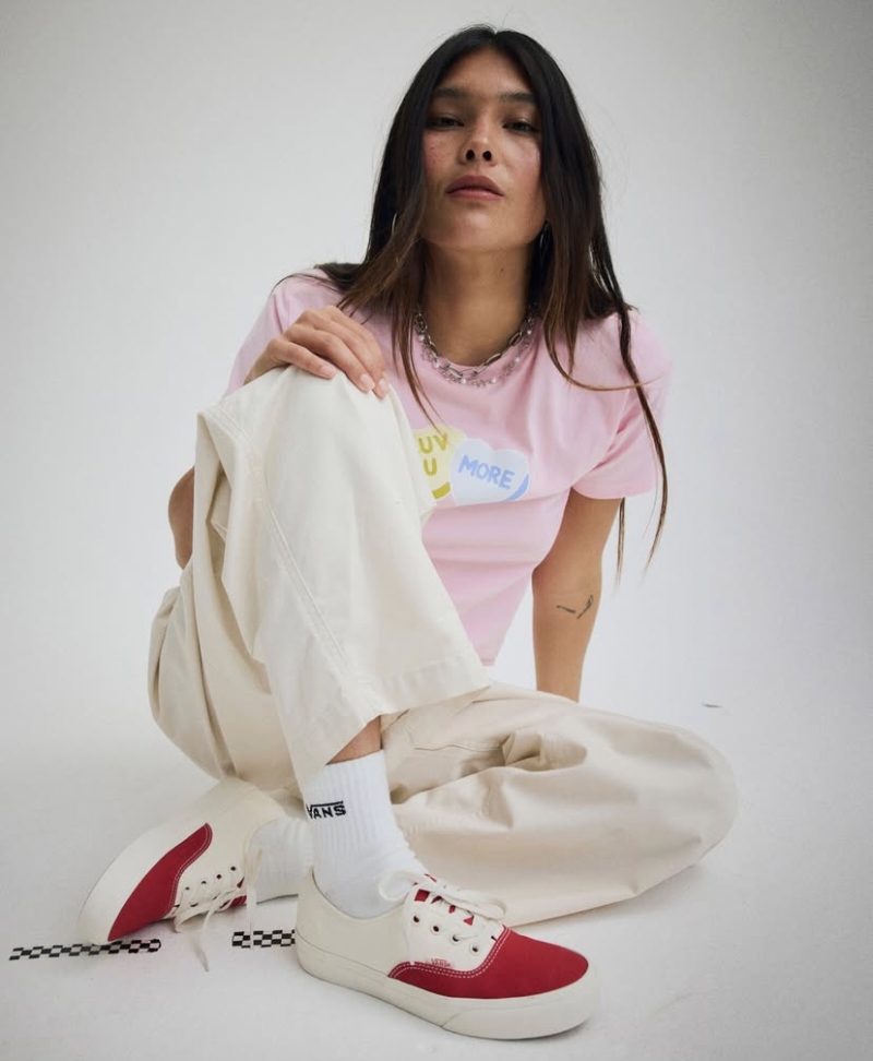 Vans reinventa sus clásicos con los colores del amor