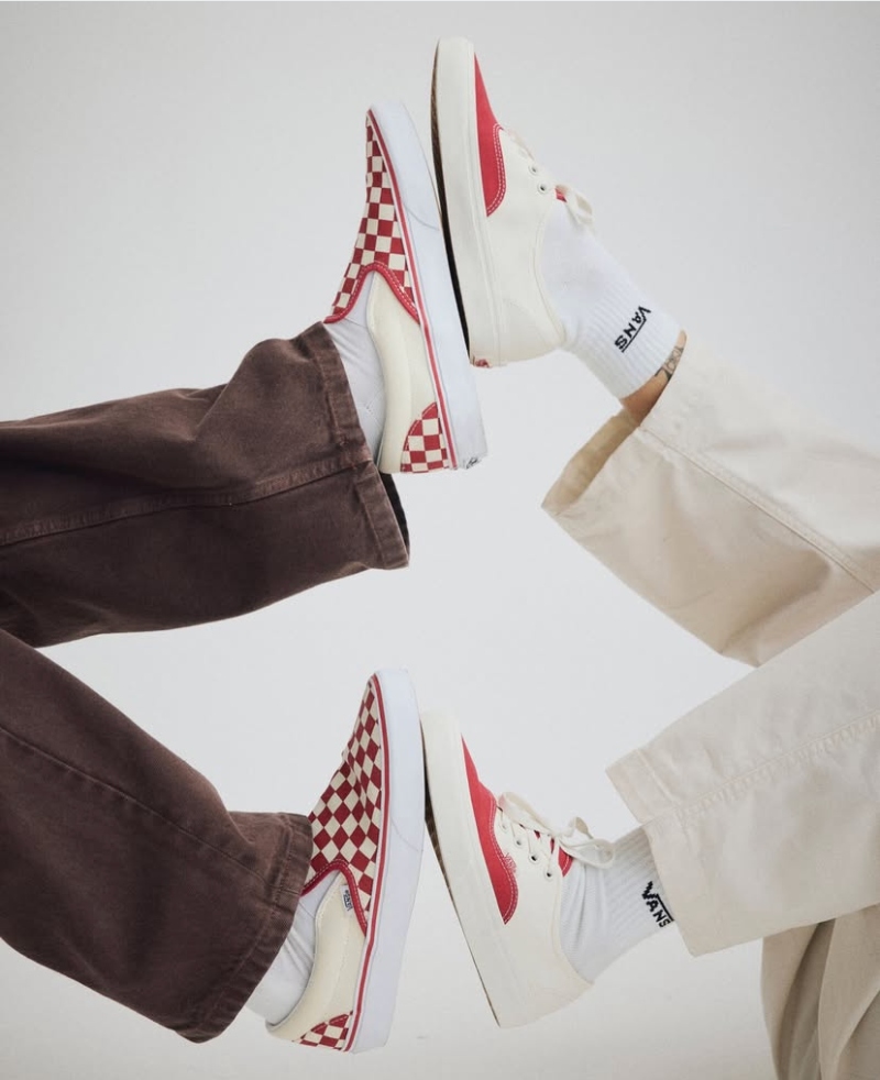 Vans reinventa sus clásicos con los colores del amor