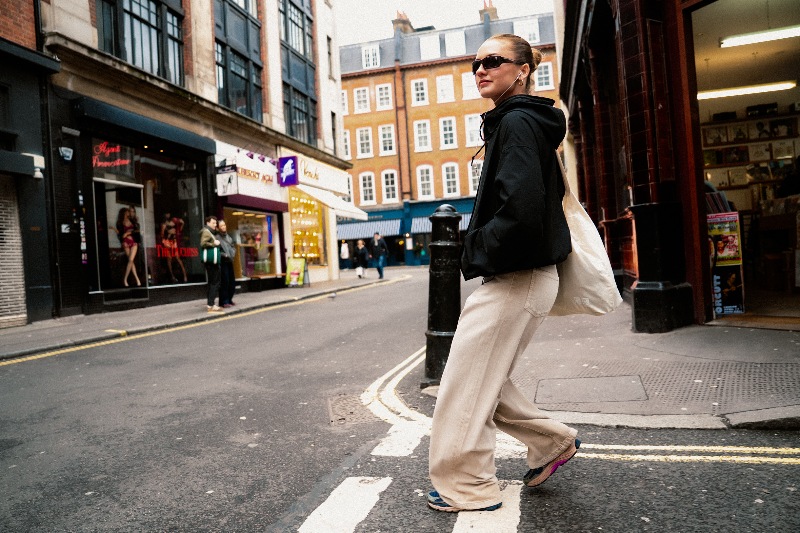 Saucony, guiándose en el off day, crea una zapatilla unisex