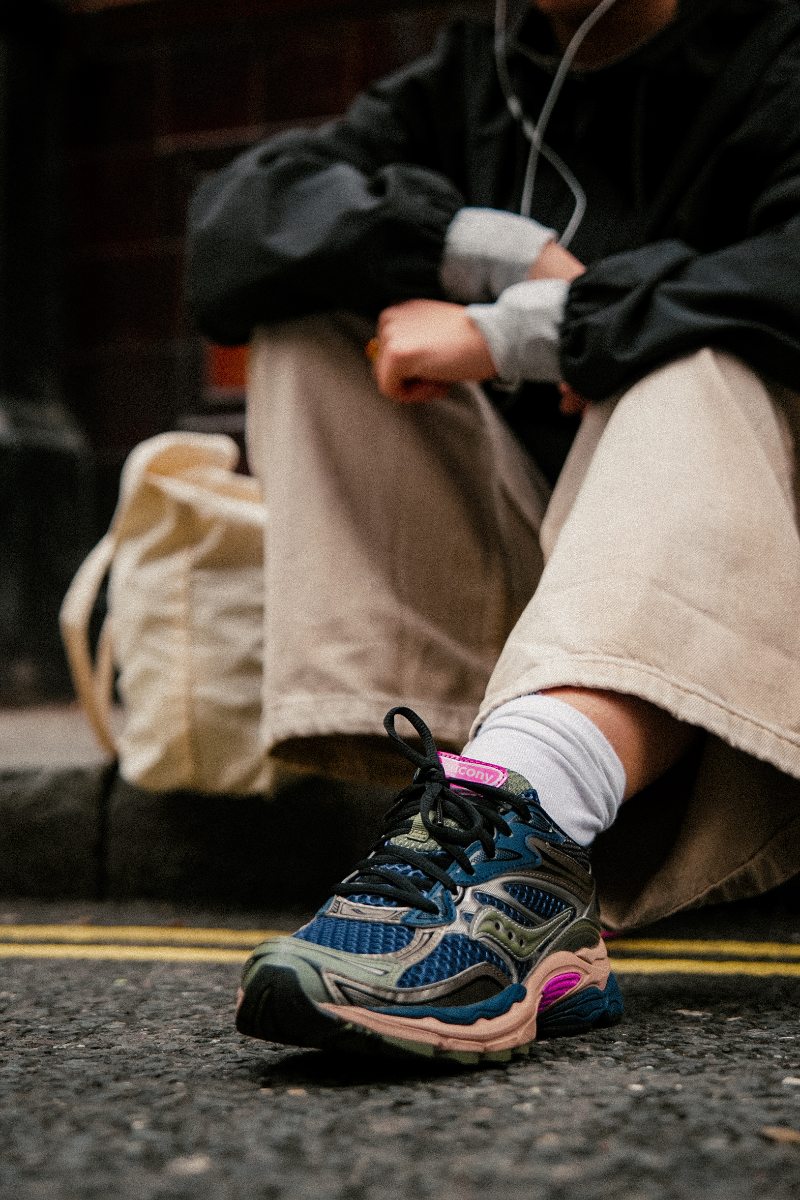 Saucony, guiándose en el off day, crea una zapatilla unisex